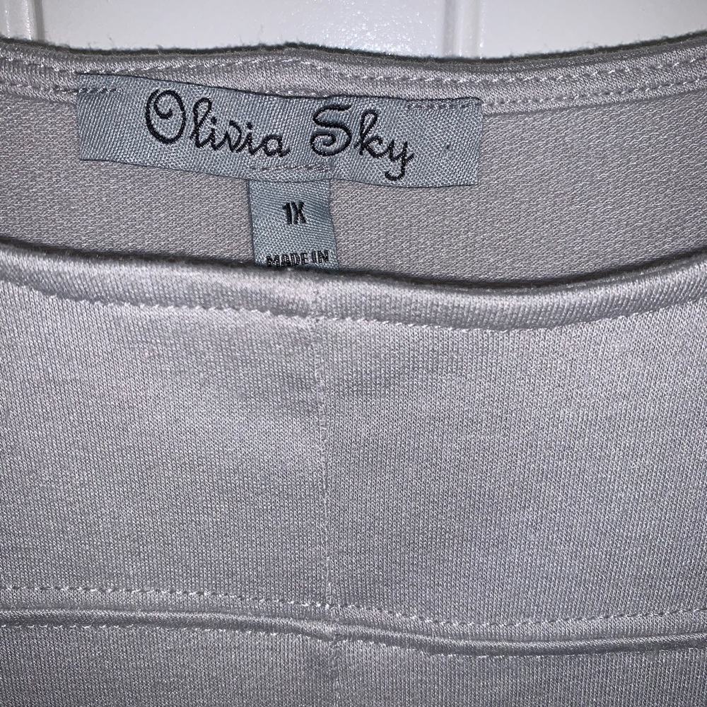 1 XL grey and white shirt